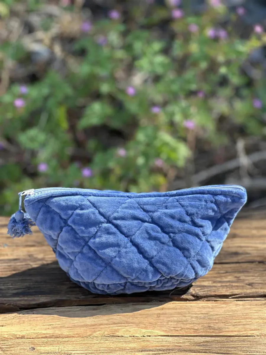 Anouska Sminkepung Velour True Blue