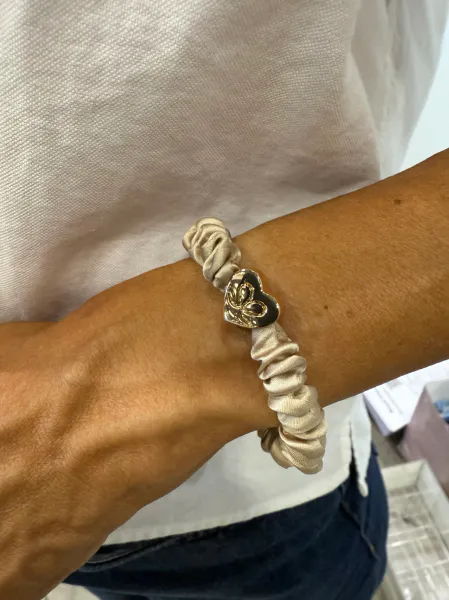 Hovedbilde By Eloise Skinny Scrunchie/Armbånd Silk Sand
